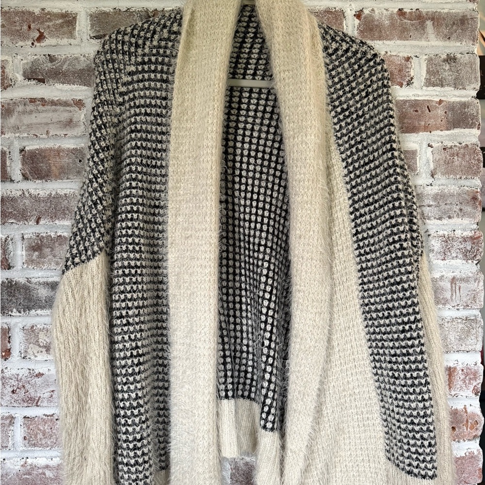RD Style Black and White Knit Sweater
